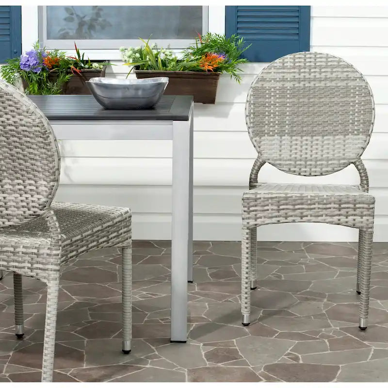 SAFAVIEH Valdez Indoor/Outdoor Stackable Dining Chairs (Set of 2) - 17 W x 22 D x 35 H